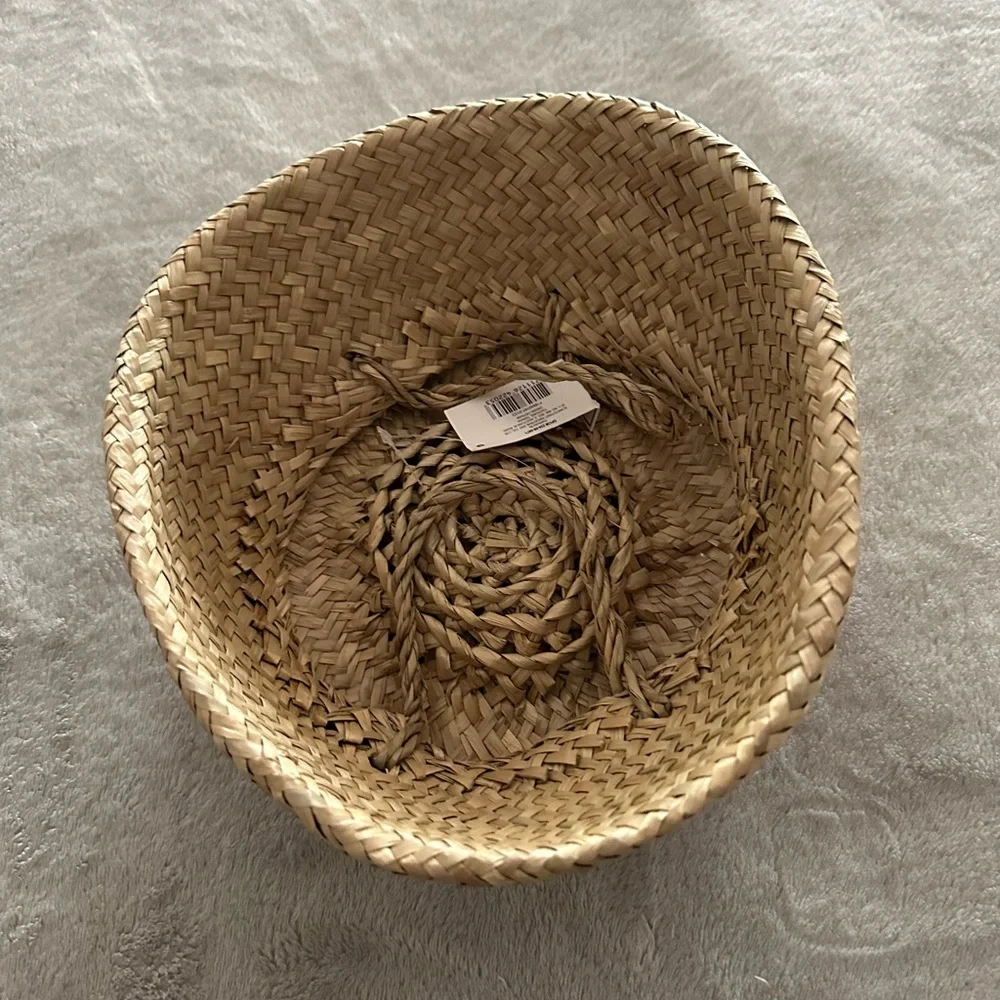 N/A woven basket